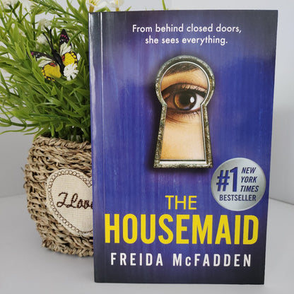 The Housemaid : An absolutely addictive psychological thriller with a jaw-dropping twist by Freida McFadden